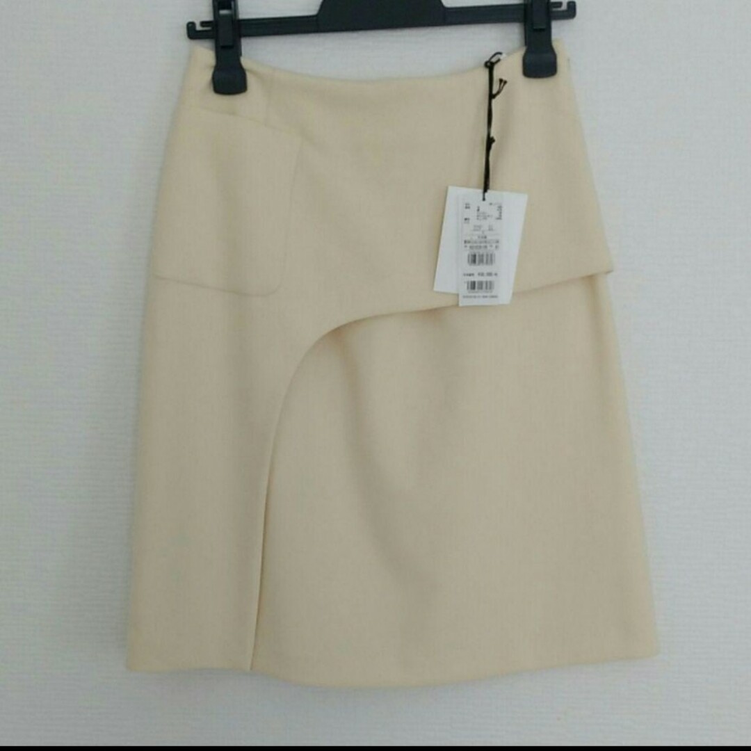 AQUA SCUTUM(アクアスキュータム)のアクアスキュータム　アイボリースカート レディースのスカート(ひざ丈スカート)の商品写真