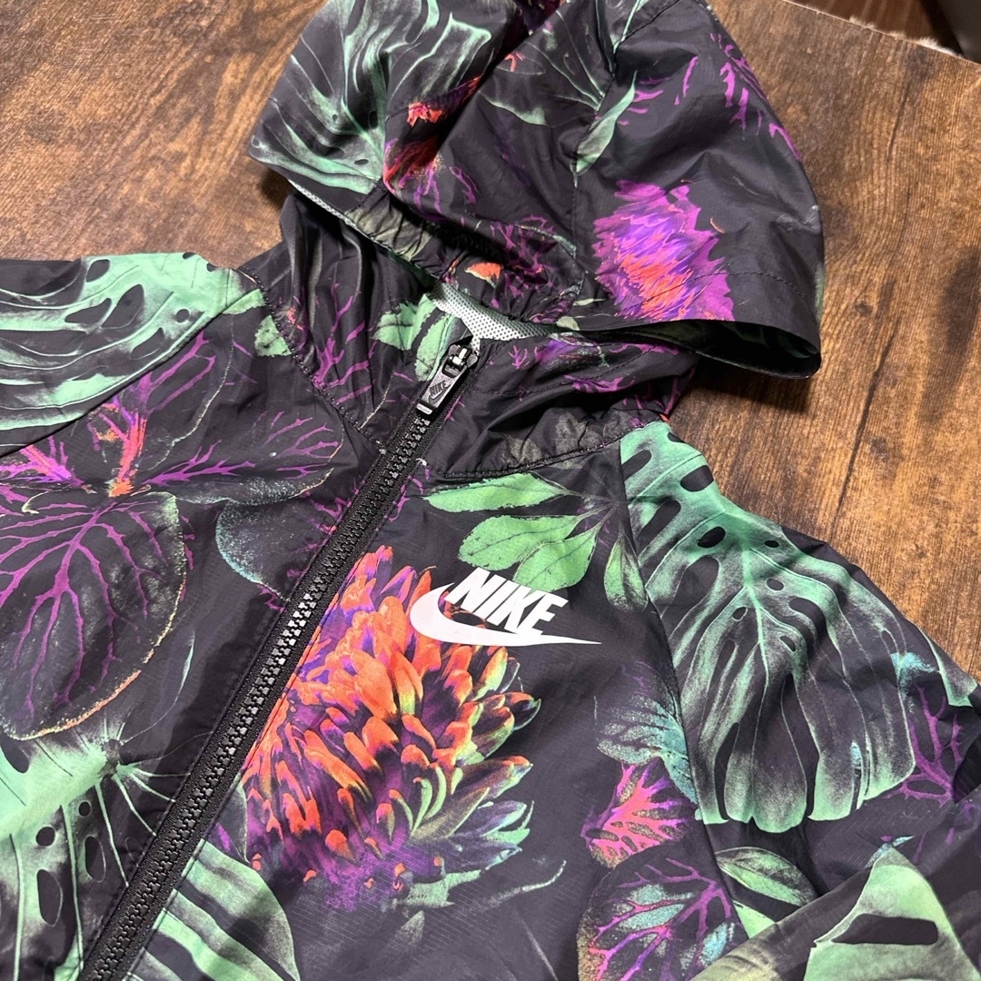 NIKE(ナイキ)のNIKE ガールズ　Sサイズ　ブルゾン　 キッズ/ベビー/マタニティのキッズ服女の子用(90cm~)(ジャケット/上着)の商品写真