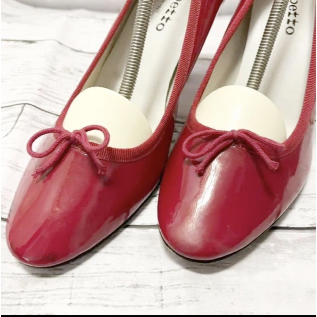 repetto(レペット)のレペット　エナメル　レッドリボンパンプス　お値下げします！ レディースの靴/シューズ(ハイヒール/パンプス)の商品写真