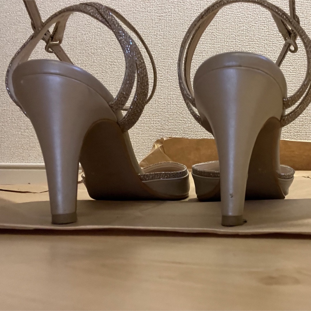 AIMER(エメ)のグリッターパイピングシューズ　エメ　 レディースの靴/シューズ(ハイヒール/パンプス)の商品写真