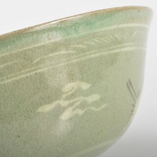 韓国人間文化財　柳海剛（柳根瀅）作　高麗青磁　象嵌鶴雲文茶碗　共箱　VR6534
