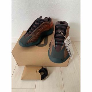 イージー(YEEZY（adidas）)のYEEZY 700 V3 Copper Fade(スニーカー)