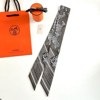 新品エルメスHERMESツイリーゼブラ柄グレーエトープバンダナシルクスカーフ