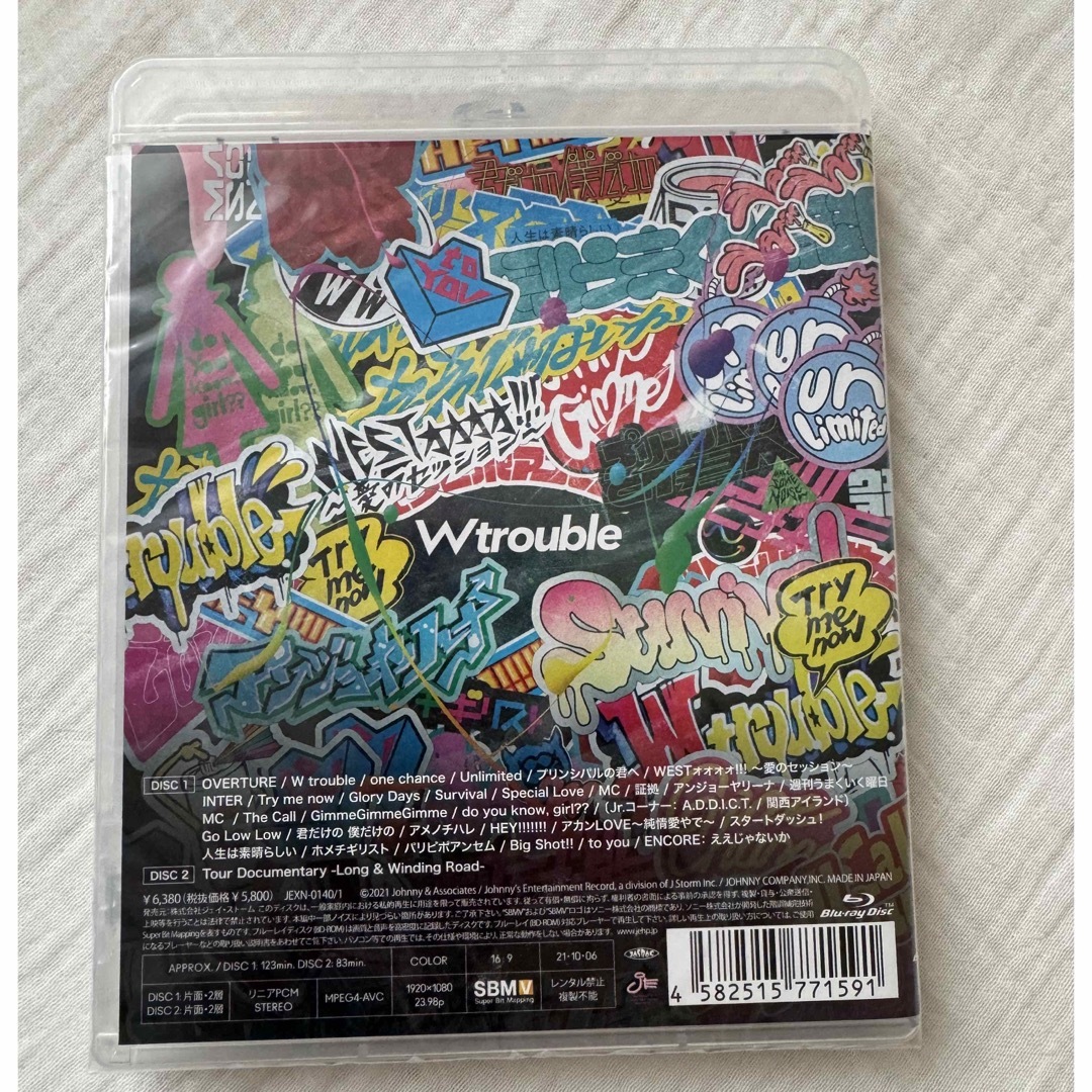 ジャニーズWEST(ジャニーズウエスト)のジャニーズWEST Wtrouble 通常盤Blu-ray エンタメ/ホビーのDVD/ブルーレイ(アイドル)の商品写真