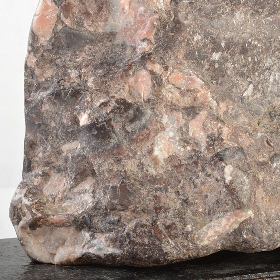 天然石　鑑賞石　置物　重さ約5kg　唐木台付　V　R6544 エンタメ/ホビーの美術品/アンティーク(彫刻/オブジェ)の商品写真