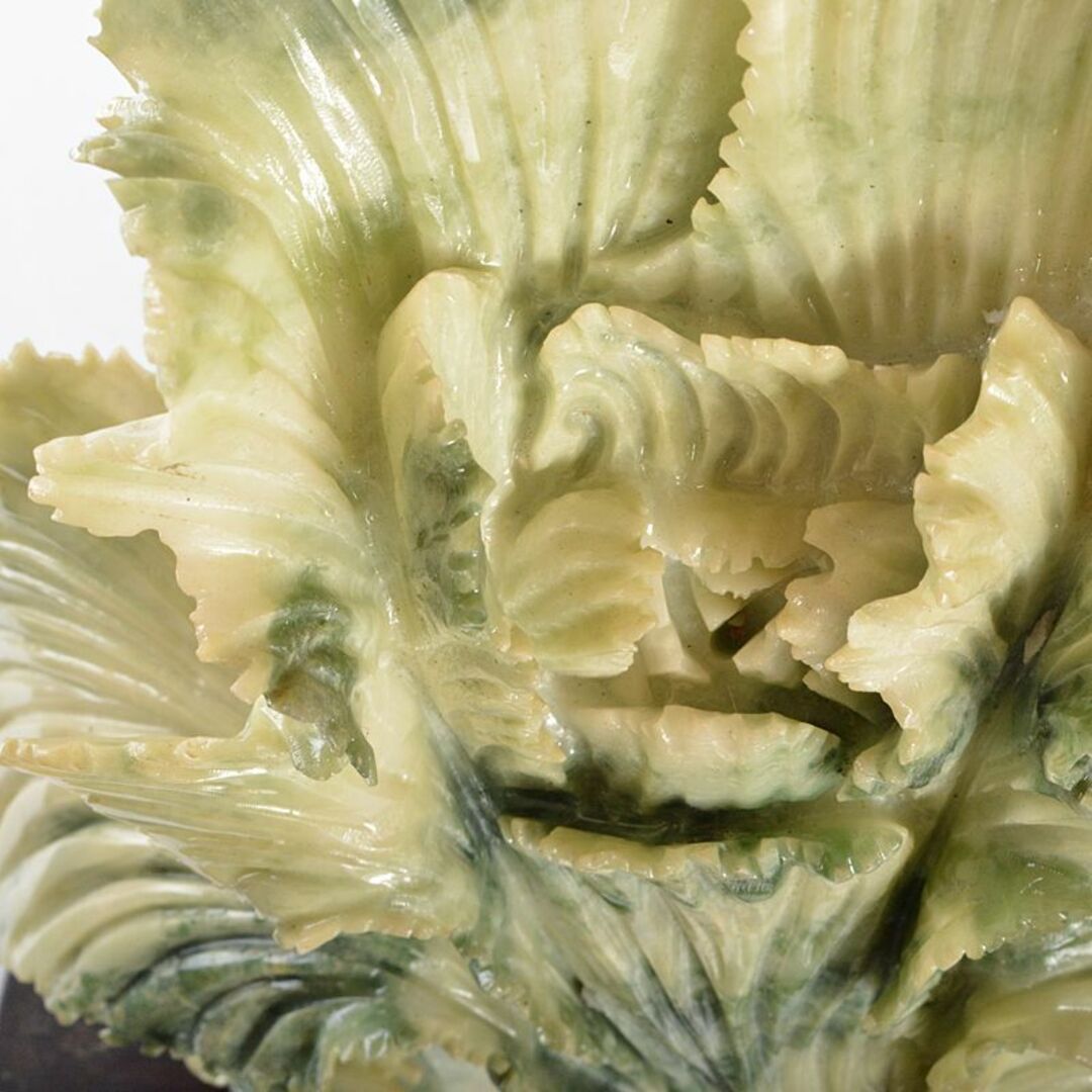 中国　玉石翡翠彫刻　白菜　置物　約2.4kg　金線象嵌唐木台付　V　R6549B