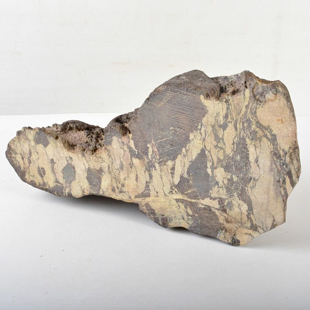 天然石　鑑賞石　置物　重さ約11.4kg　唐木台付　V　R6550B エンタメ/ホビーの美術品/アンティーク(彫刻/オブジェ)の商品写真