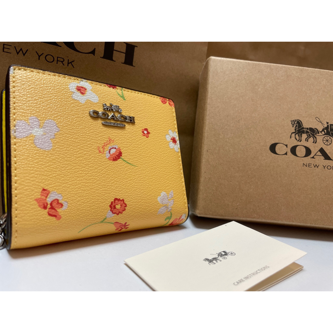 COACH  二つ折り財布  新品未使用