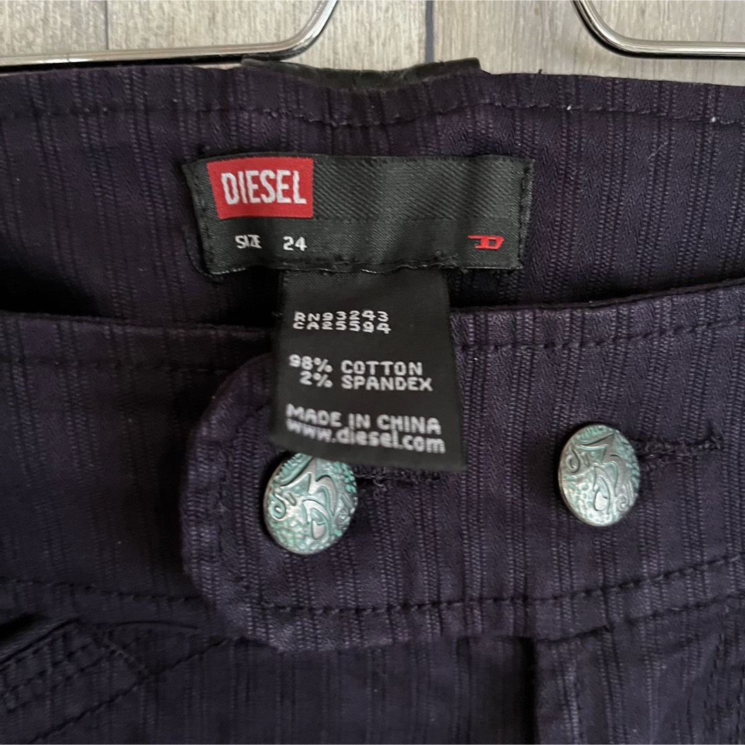 DIESEL(ディーゼル)のDIESEL ディーゼル  クロップドパンツ 24 パープル レディースのパンツ(クロップドパンツ)の商品写真