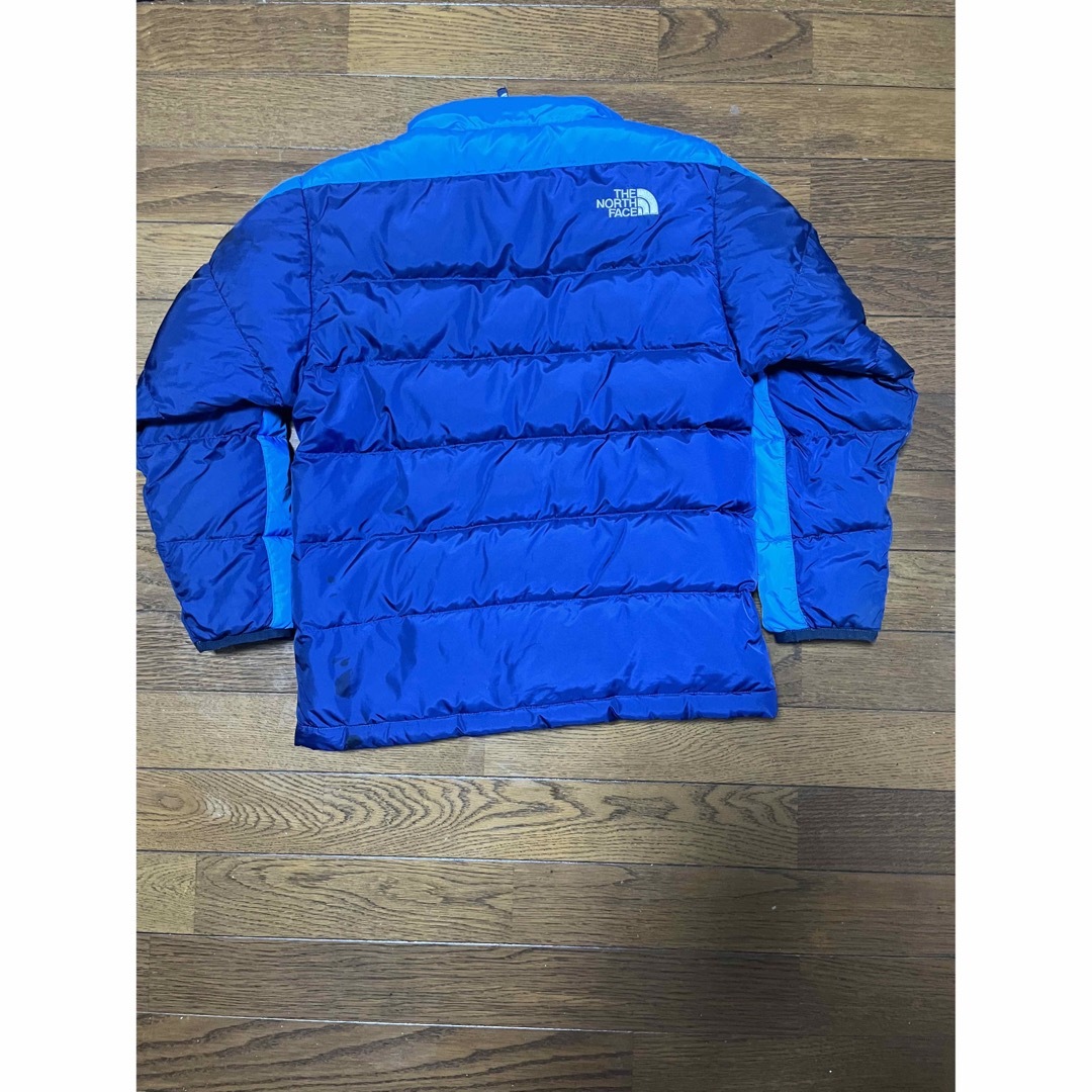 THE NORTH FACE(ザノースフェイス)のTHE NORTH FACE 紺色 550FP ダウンジャケット 140 キッズ/ベビー/マタニティのキッズ服男の子用(90cm~)(ジャケット/上着)の商品写真