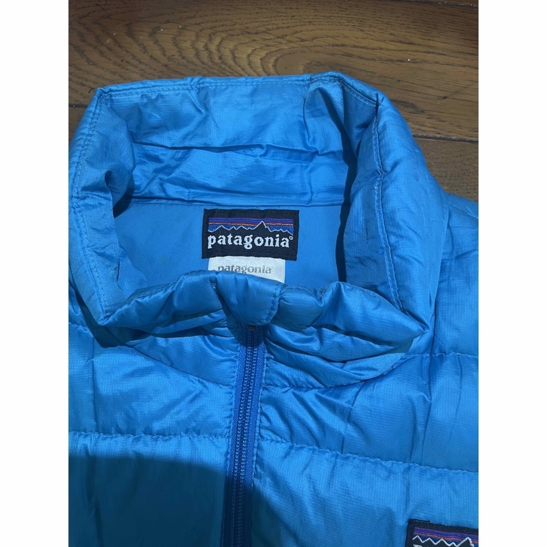 patagonia(パタゴニア)のパタゴニア ダウンセーター　L12 150cm ジャケット　青　ブルー キッズ キッズ/ベビー/マタニティのキッズ服男の子用(90cm~)(ジャケット/上着)の商品写真