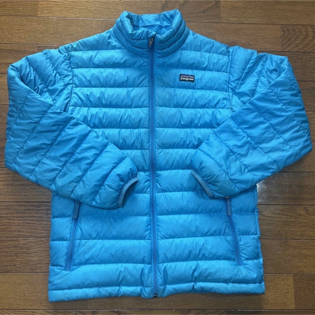 patagonia(パタゴニア)のパタゴニア ダウンセーター　L12 150cm ジャケット　青　ブルー キッズ キッズ/ベビー/マタニティのキッズ服男の子用(90cm~)(ジャケット/上着)の商品写真