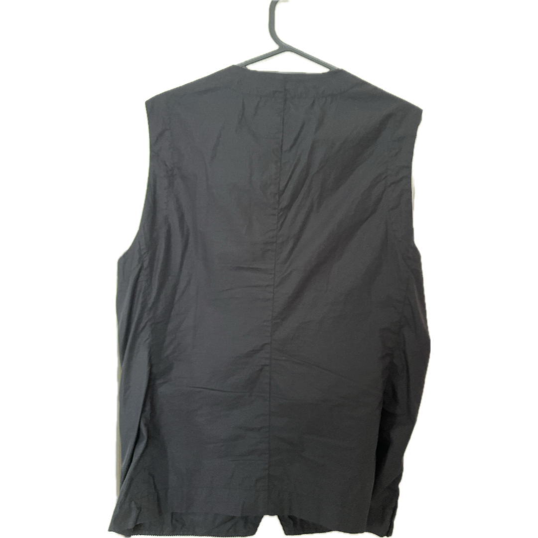 CASEY CASEY ケイシーケイシー ブラック ベスト S メンズのジャケット/アウター(その他)の商品写真