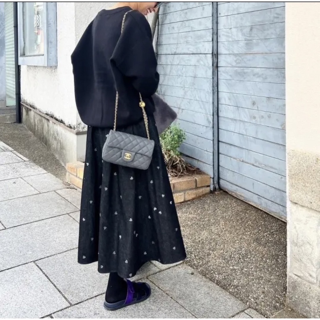ZARA(ザラ)のリンカブル　LINKABLE ハート刺繍デニムスカート　ブラック  新品 レディースのスカート(ロングスカート)の商品写真