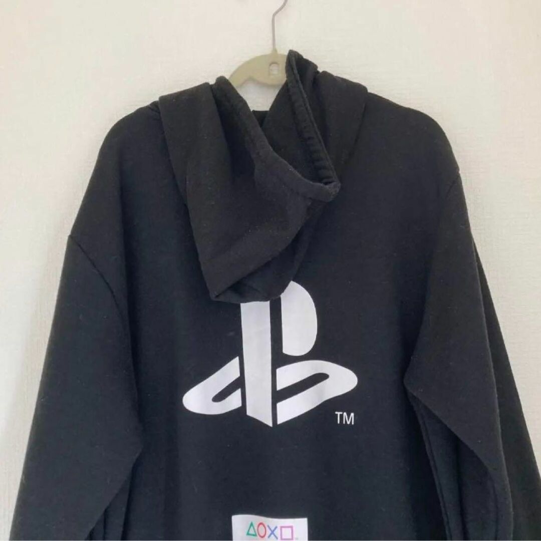 PlayStation(プレイステーション)のプレイステーション　企業パーカー　フーディー　バッグプリント　デカロゴ　LL メンズのトップス(パーカー)の商品写真