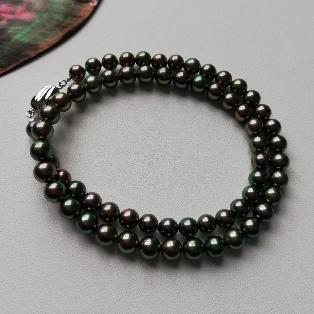 N-195アコヤ真珠ネックレス6.0～7.0㎜ピーコック系黒染めパールネックレス レディースのアクセサリー(ネックレス)の商品写真