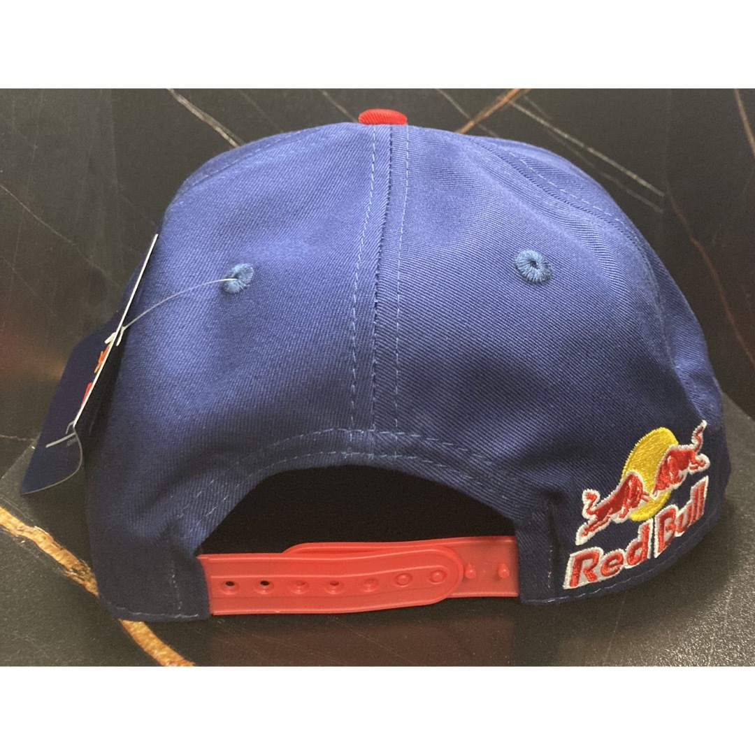 NEW ERA(ニューエラー)の【新品】RedBull ニューエラキャップ　ネイビーレッド　翌日発送 メンズの帽子(キャップ)の商品写真