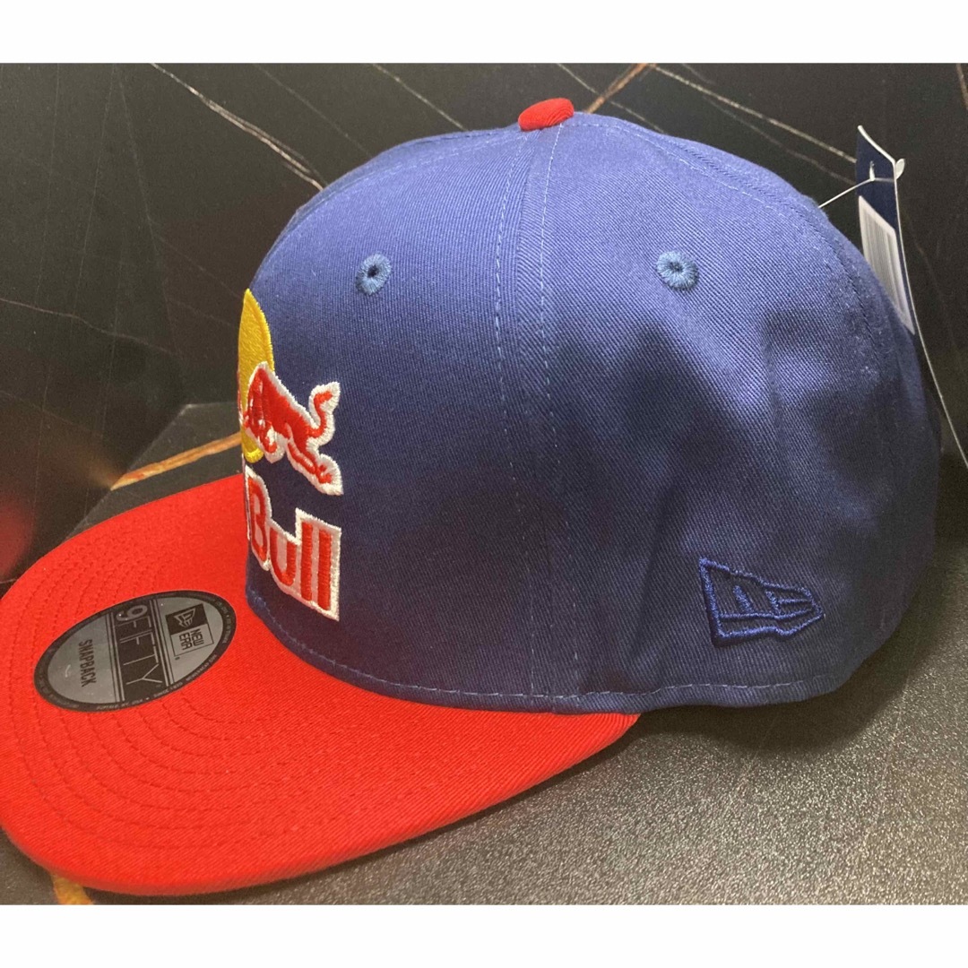 NEW ERA(ニューエラー)の【新品】RedBull ニューエラキャップ　ネイビーレッド　翌日発送 メンズの帽子(キャップ)の商品写真