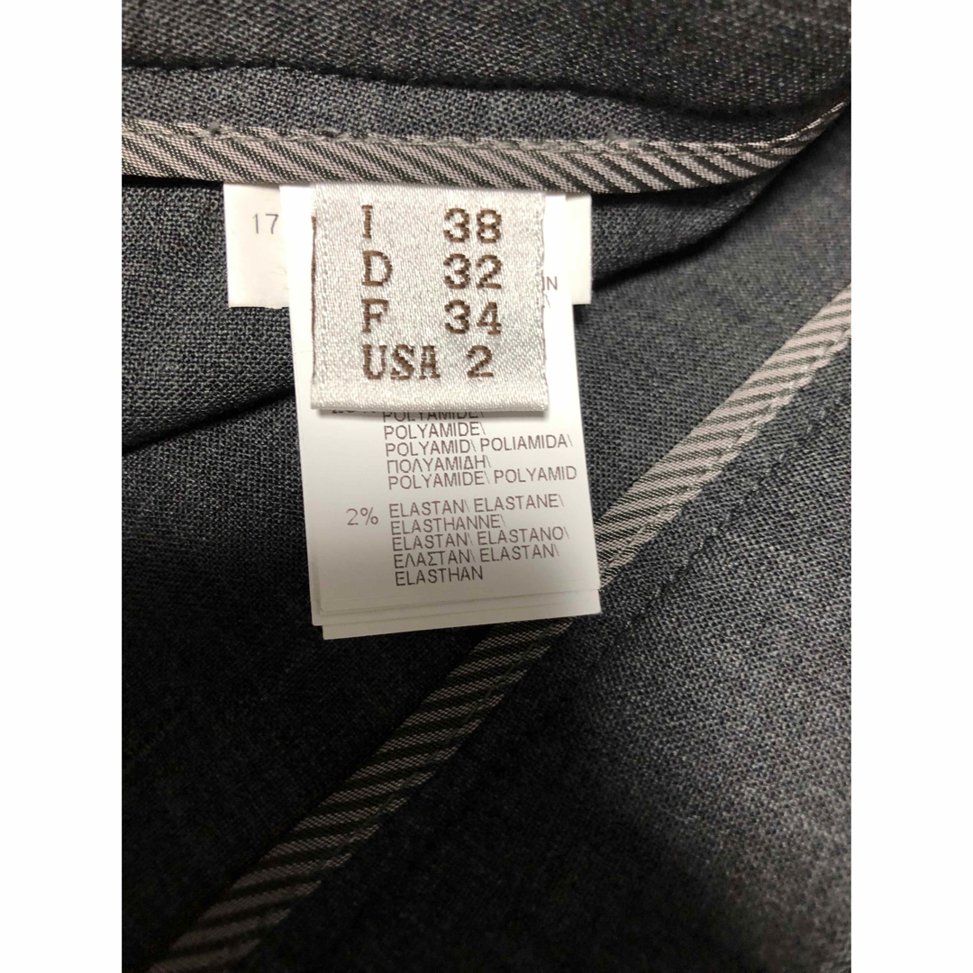 BRUNELLO CUCINELLI(ブルネロクチネリ)のブルネロクチネリ BRUNELLO テーパード　レディースパンツ 38 レディースのトップス(カーディガン)の商品写真