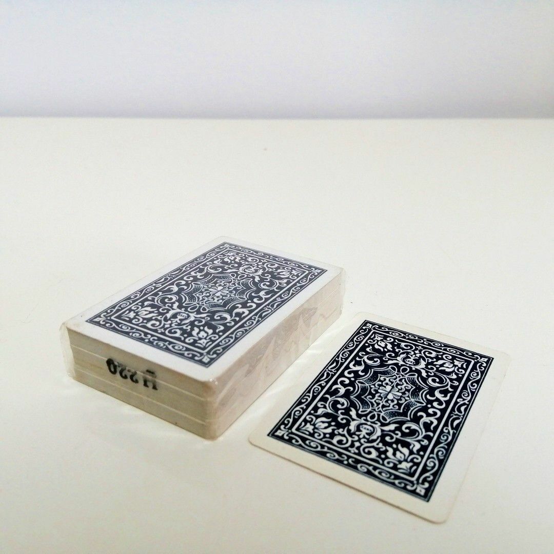 当時物 希少 未開封 花札デザインPLAYING CARDS 大日本トランプ エンタメ/ホビーのテーブルゲーム/ホビー(トランプ/UNO)の商品写真