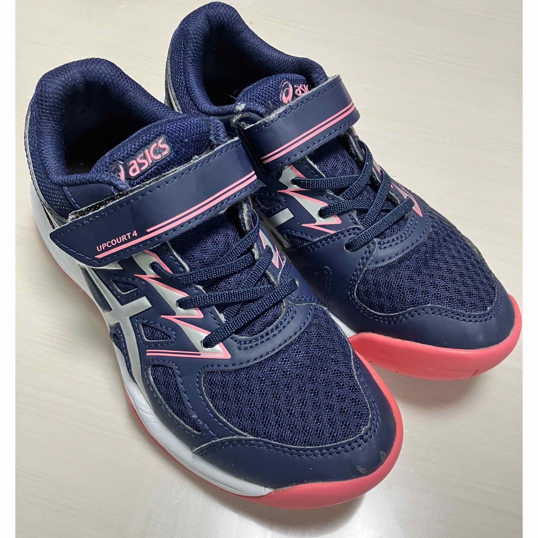 asics(アシックス)の⭐︎美品⭐︎テニスシューズ21.5cm スポーツ/アウトドアのテニス(シューズ)の商品写真