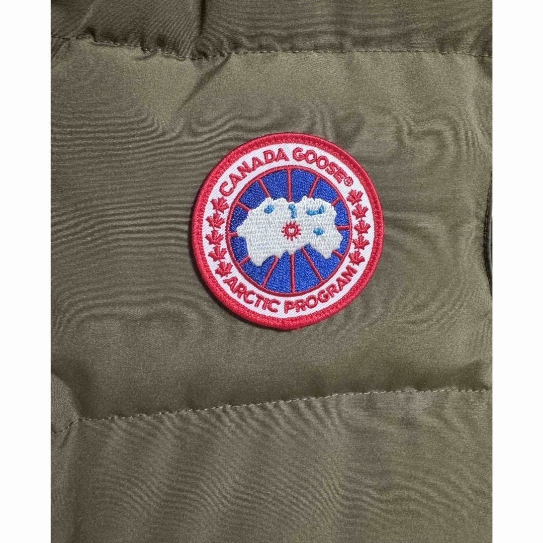 CANADA GOOSE(カナダグース)のカナダグース　ダウンベスト　xs メンズ メンズのジャケット/アウター(ダウンベスト)の商品写真