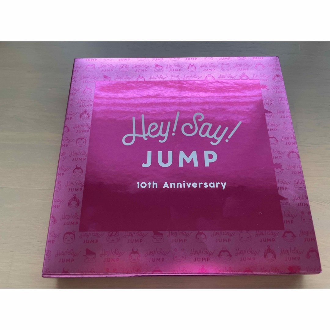 Johnny's(ジャニーズ)のHey!Say!JUMP 10周年　限定記念品　パスケース　白 レディースのファッション小物(パスケース/IDカードホルダー)の商品写真