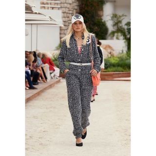 シャネル(CHANEL)の『CHANEL』シャネル2023ssツィード　ジャンプスーツ　オールインワン(その他)