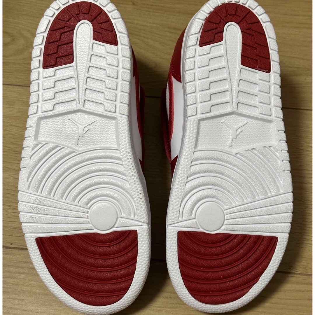 Jordan Brand（NIKE）(ジョーダン)の新品　NIKE AIR JORDAN 1 LOW キッズ　21cm  赤 キッズ/ベビー/マタニティのキッズ靴/シューズ(15cm~)(スニーカー)の商品写真