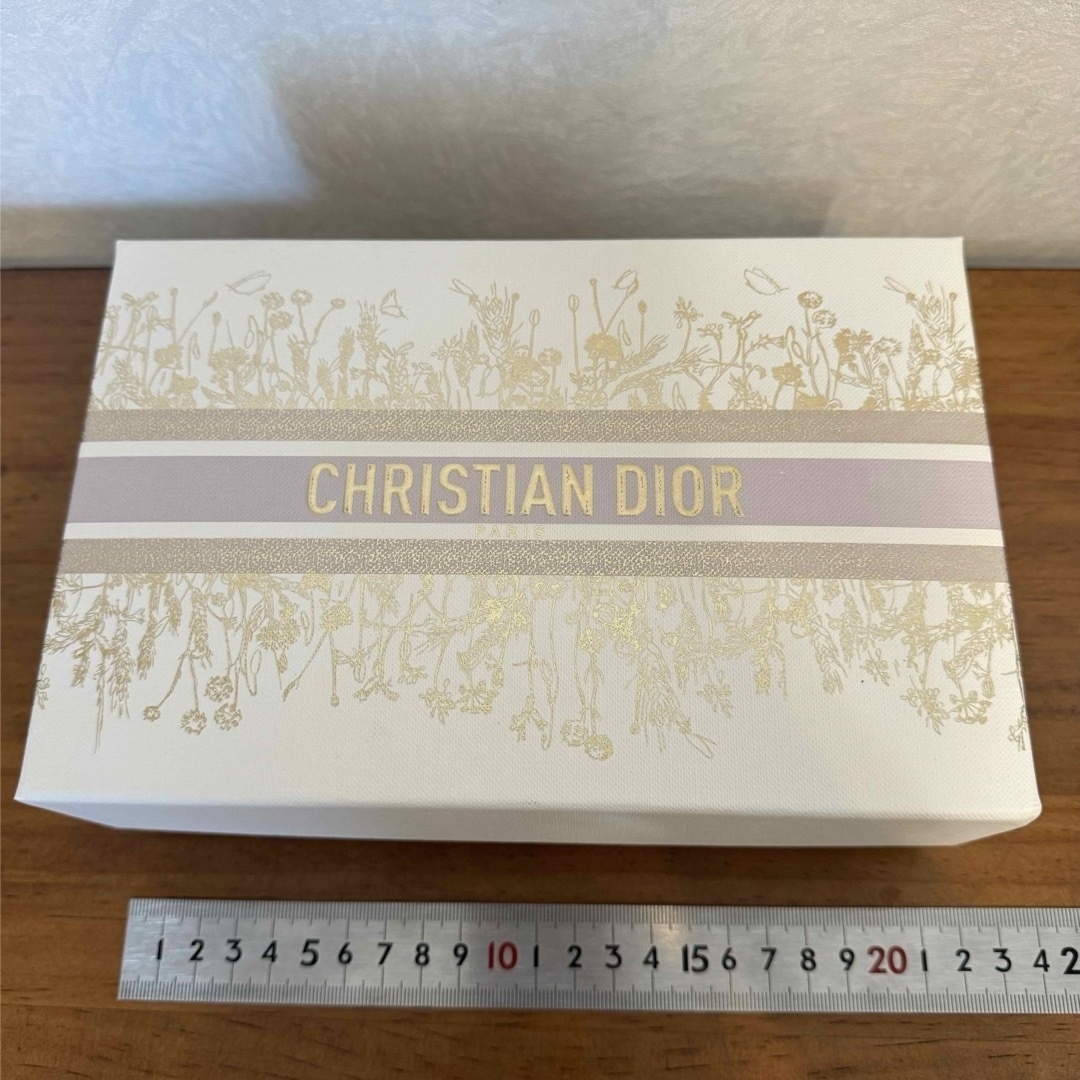 Dior(ディオール)のDior プレゼント用ラッピング 箱 ミニクッション ノベルティ ショッパー レディースのバッグ(ショップ袋)の商品写真