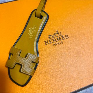 エルメス(Hermes)のHERMES オランナノ サンダルチャーム ゴールド エプソン(キーホルダー)