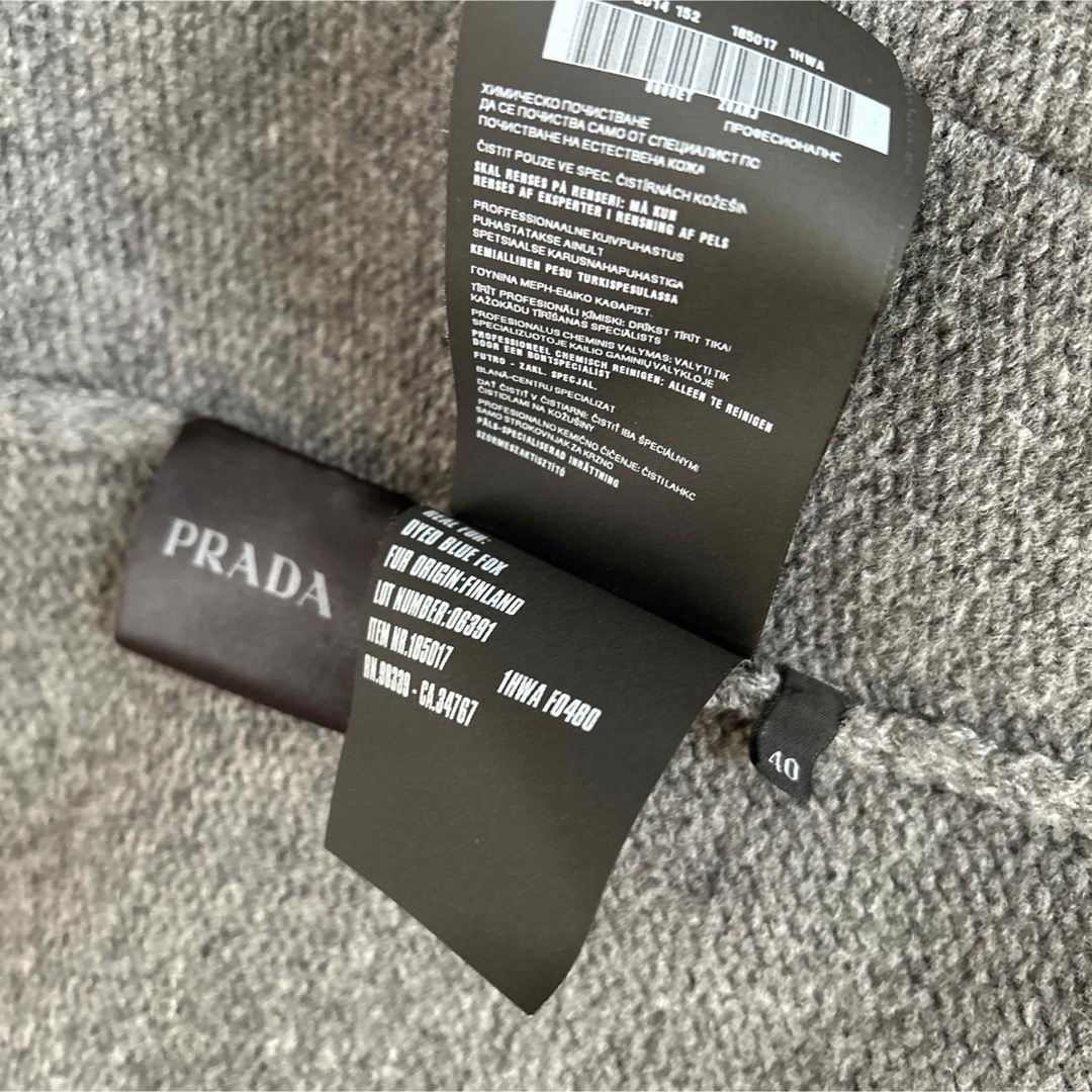 PRADA(プラダ)の専用です。PRADA プラダ  ブルーフォックスファー付き　フードジャケット レディースのジャケット/アウター(毛皮/ファーコート)の商品写真