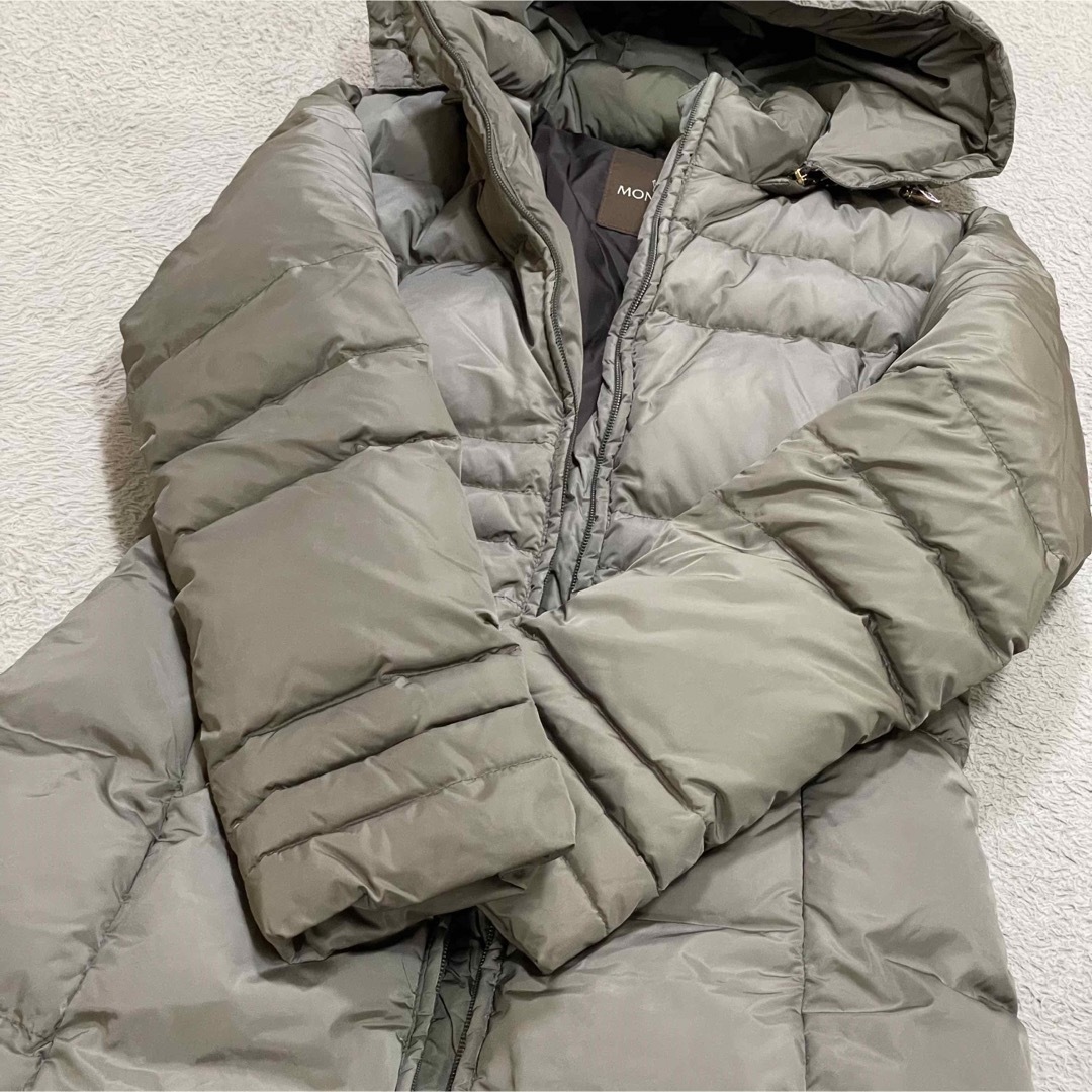 MONCLER(モンクレール)の【最高級】モンクレール　茶タグ　ダウンコート　ダウンジャケット　ゴールドパーツ レディースのジャケット/アウター(ダウンジャケット)の商品写真