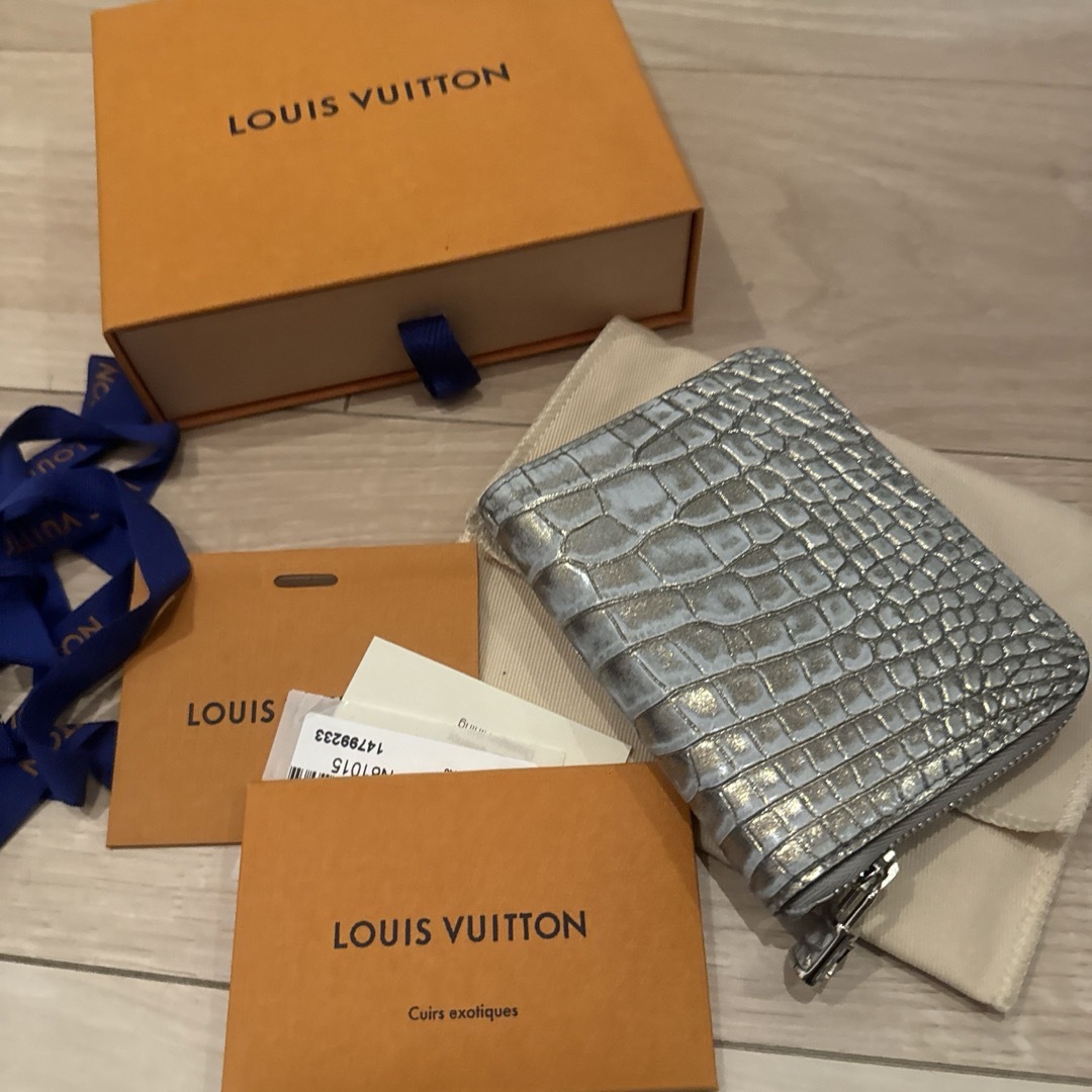 LOUIS VUITTON(ルイヴィトン)のルイヴィトン  ジッピー　クロコ　アリゲーター　未使用 レディースのファッション小物(財布)の商品写真