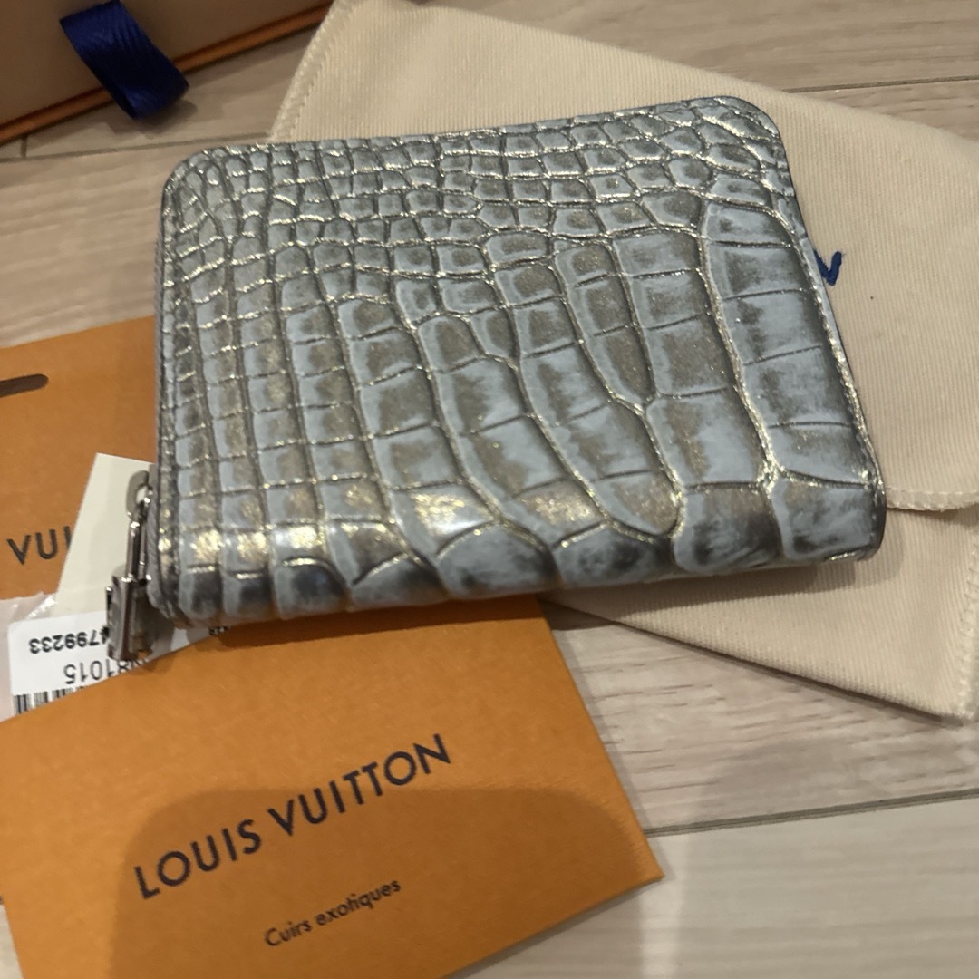 LOUIS VUITTON(ルイヴィトン)のルイヴィトン  ジッピー　クロコ　アリゲーター　未使用 レディースのファッション小物(財布)の商品写真