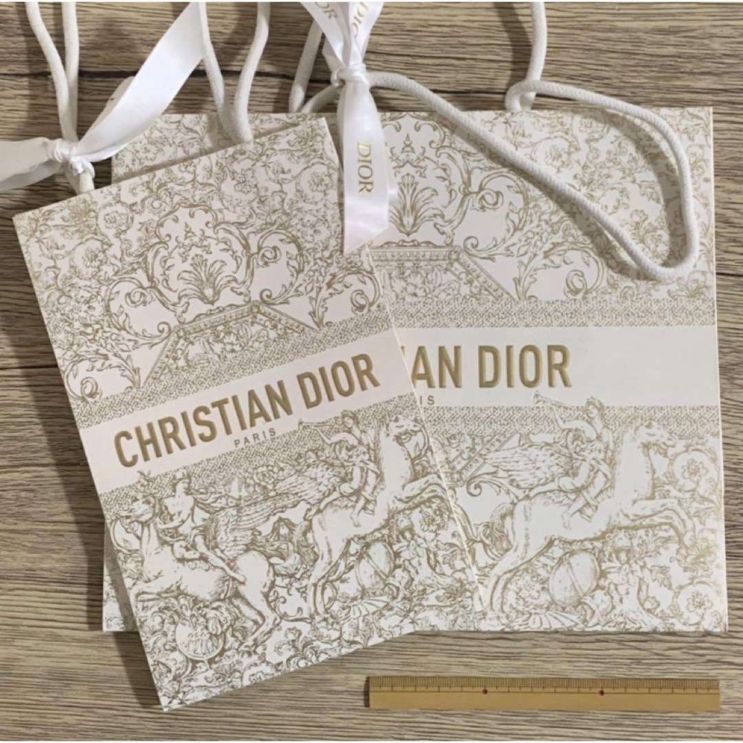 Dior(ディオール)の限定【新品未使用】ルージュディオールフォーエヴァーリキッドシークイン 993 コスメ/美容のベースメイク/化粧品(口紅)の商品写真