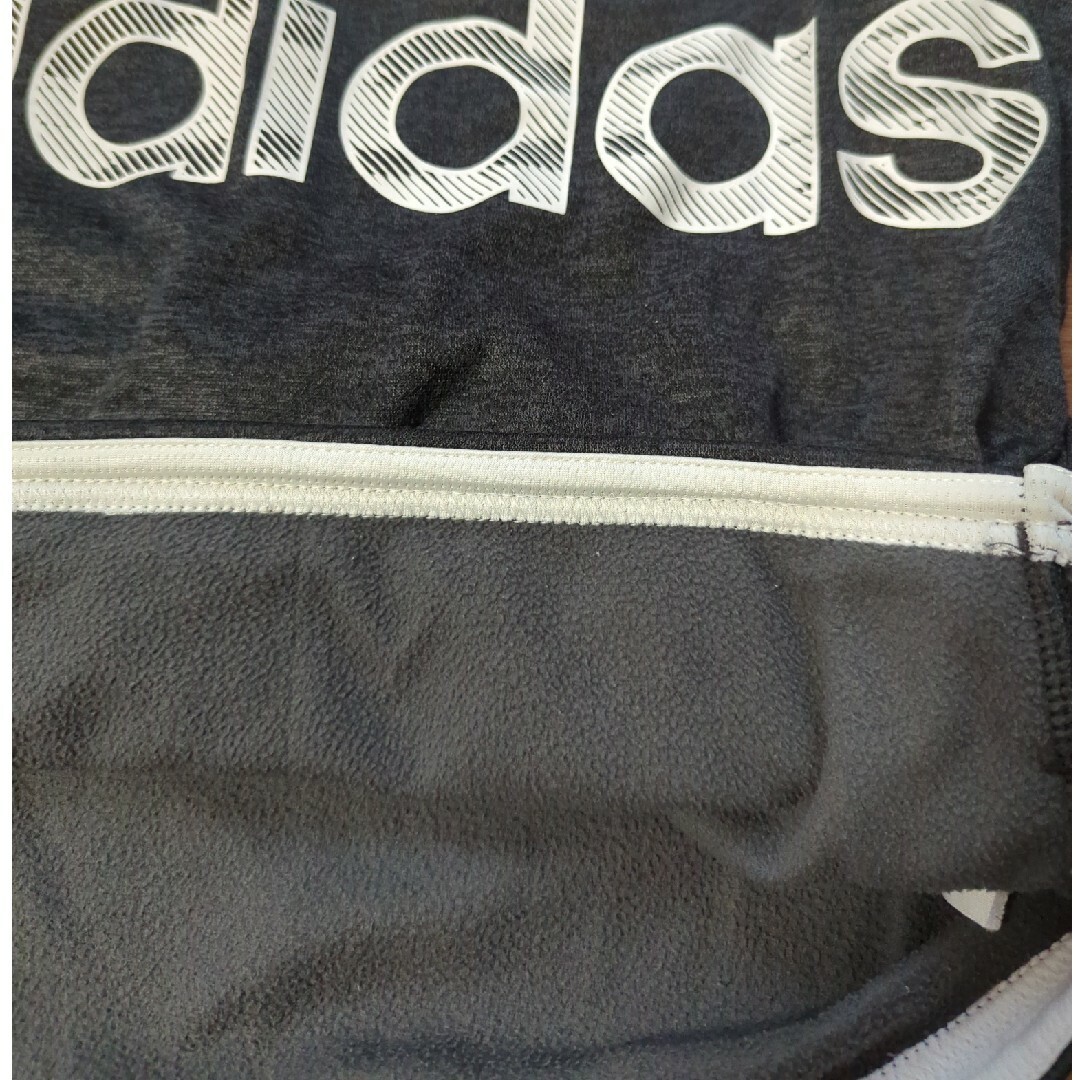 adidas(アディダス)のアディダス　パーカー　150cm キッズ/ベビー/マタニティのキッズ服男の子用(90cm~)(Tシャツ/カットソー)の商品写真