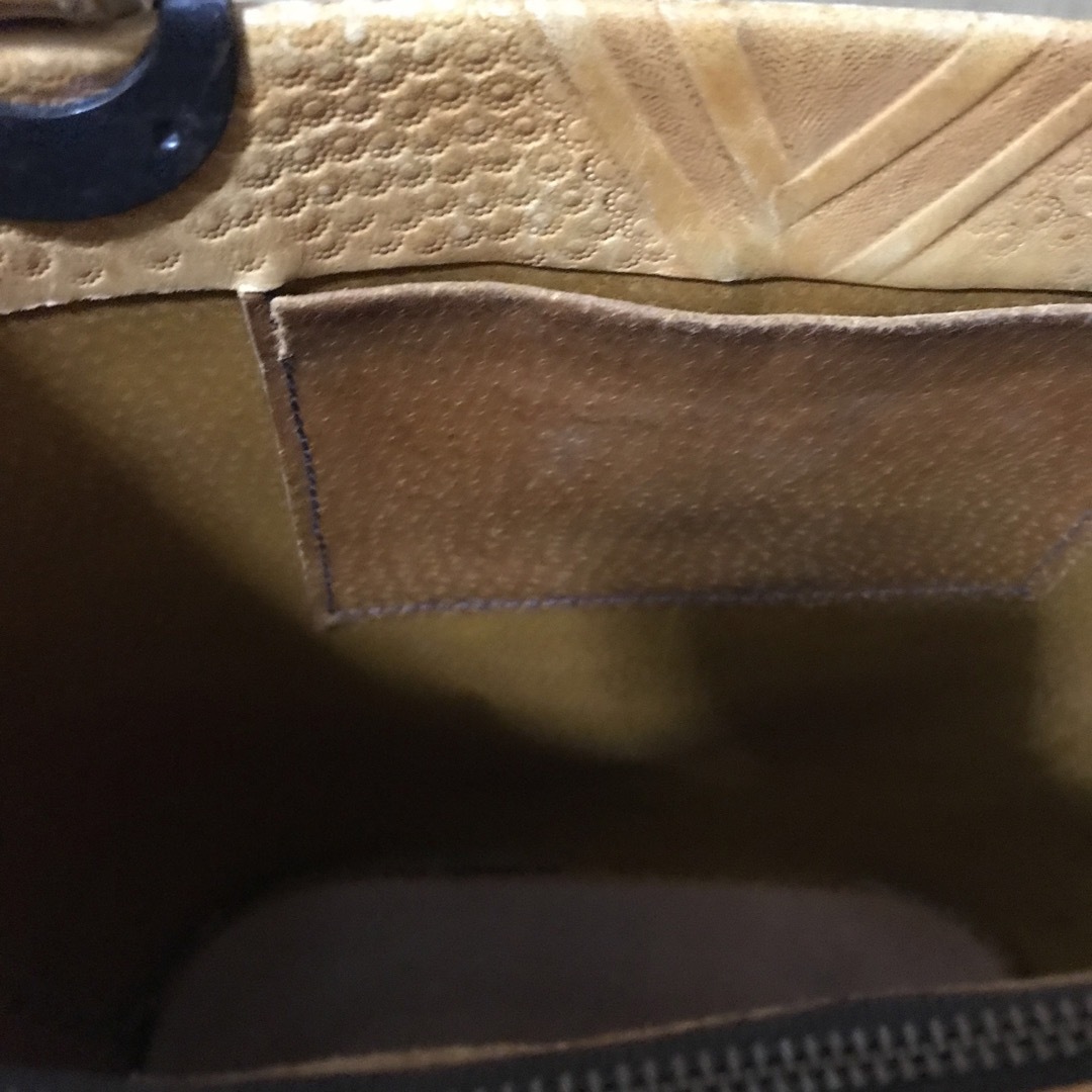 本革バッグ　ハンドメイド　トートバッグ レディースのバッグ(トートバッグ)の商品写真