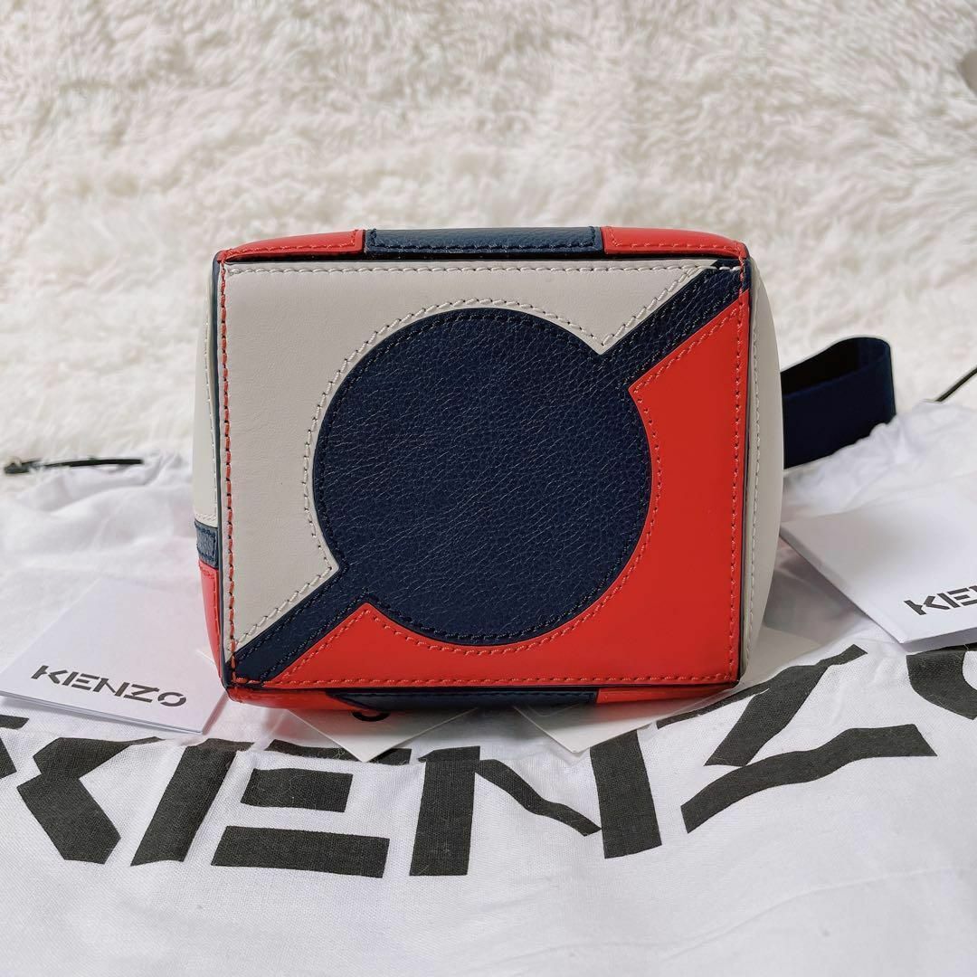 KENZO(ケンゾー)の即日発送 極美品 KENZO kube small レザー ショルダーバッグ レディースのバッグ(ショルダーバッグ)の商品写真