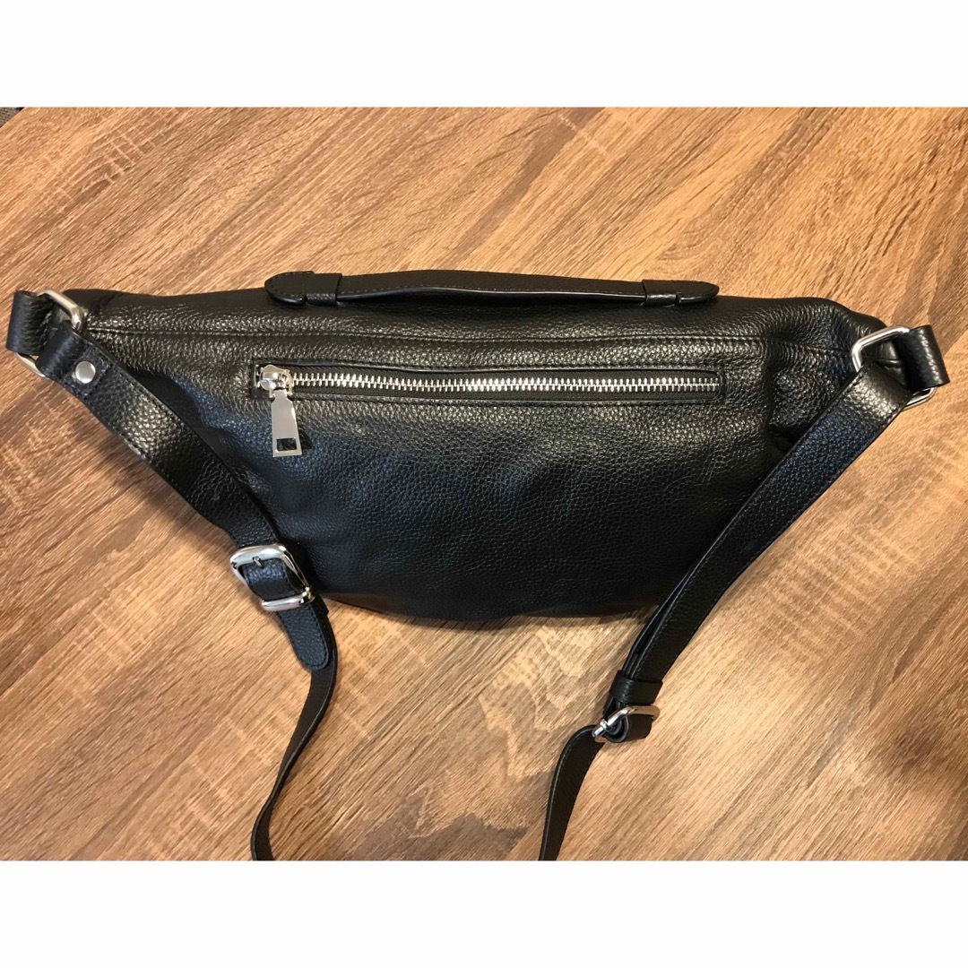 nouer - 【美品】nouerヌエール カウレザーボディバッグ 本革 ブラック