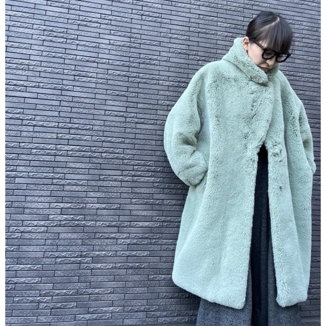 DEUXIEME CLASSE(ドゥーズィエムクラス)のThink fur ロングファー　Mintgreen レディースのジャケット/アウター(毛皮/ファーコート)の商品写真