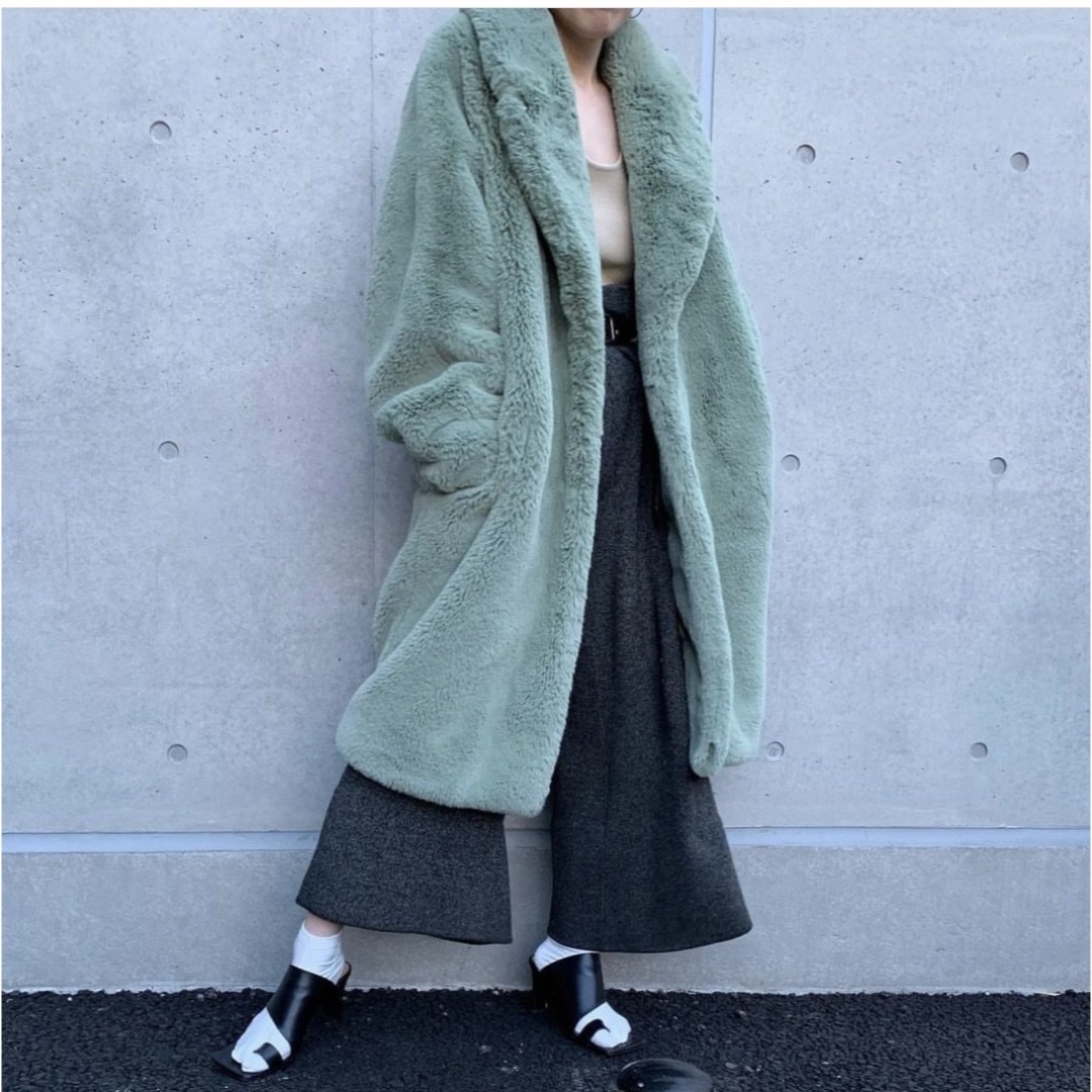 DEUXIEME CLASSE(ドゥーズィエムクラス)のThink fur ロングファー　Mintgreen レディースのジャケット/アウター(毛皮/ファーコート)の商品写真