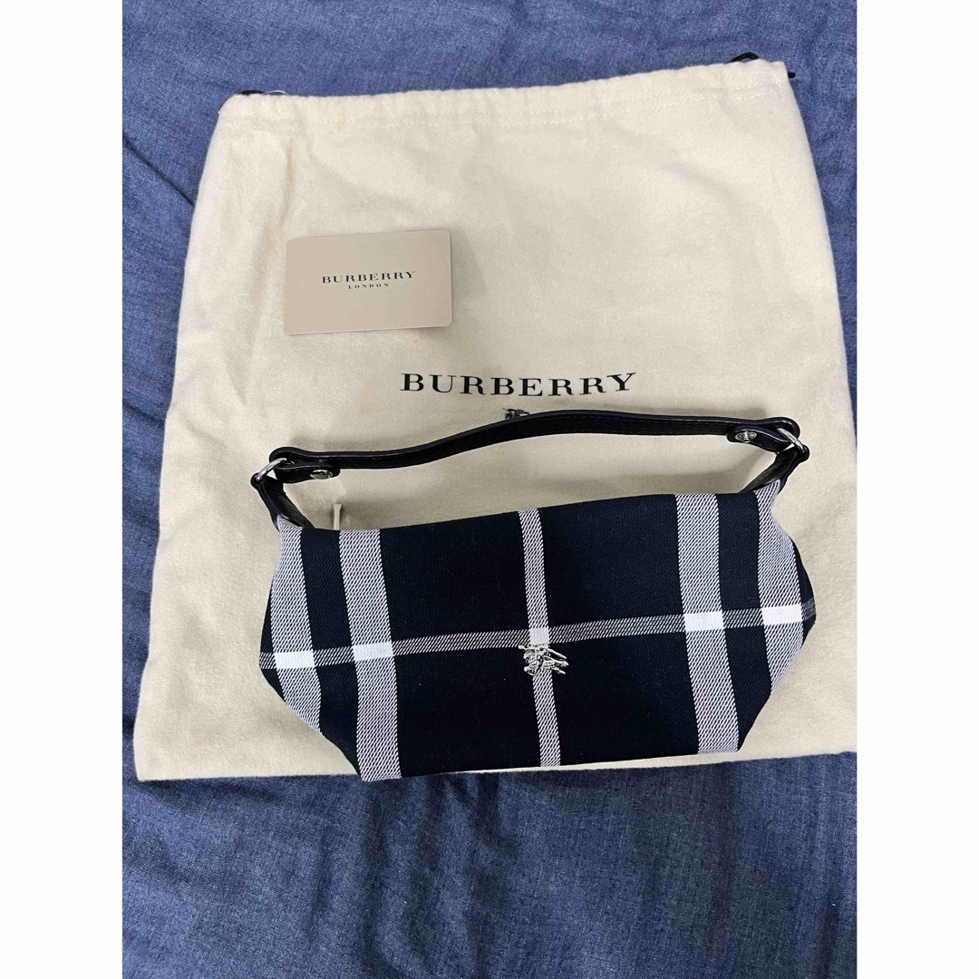 BURBERRY(バーバリー)のバーバリー ポーチ　新品 レディースのバッグ(ハンドバッグ)の商品写真