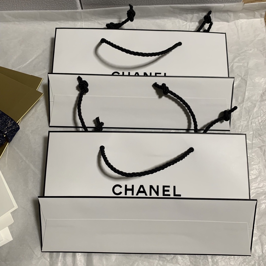 CHANEL(シャネル)のシャネル ショッパー ギフトボックス 折り畳み ホリデークリスマス限定 ゴールド レディースのバッグ(ショップ袋)の商品写真