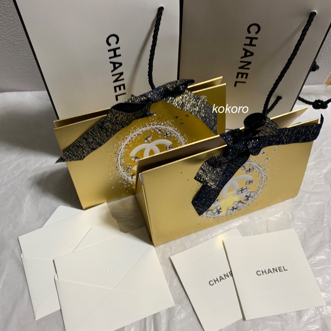 CHANEL(シャネル)のシャネル ショッパー ギフトボックス 折り畳み ホリデークリスマス限定 ゴールド レディースのバッグ(ショップ袋)の商品写真