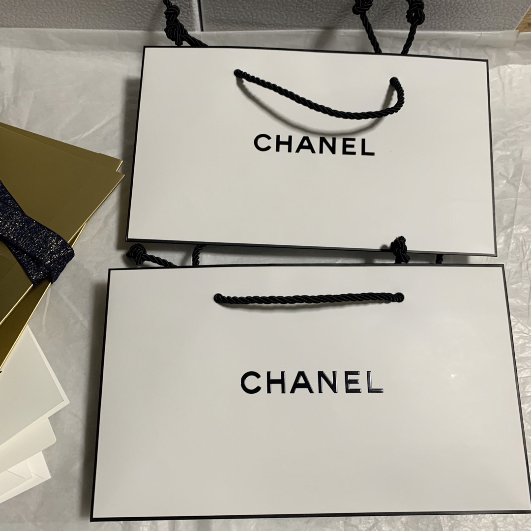 CHANEL(シャネル)のシャネル ショッパー ギフトボックス 折り畳み ホリデークリスマス限定 ゴールド レディースのバッグ(ショップ袋)の商品写真