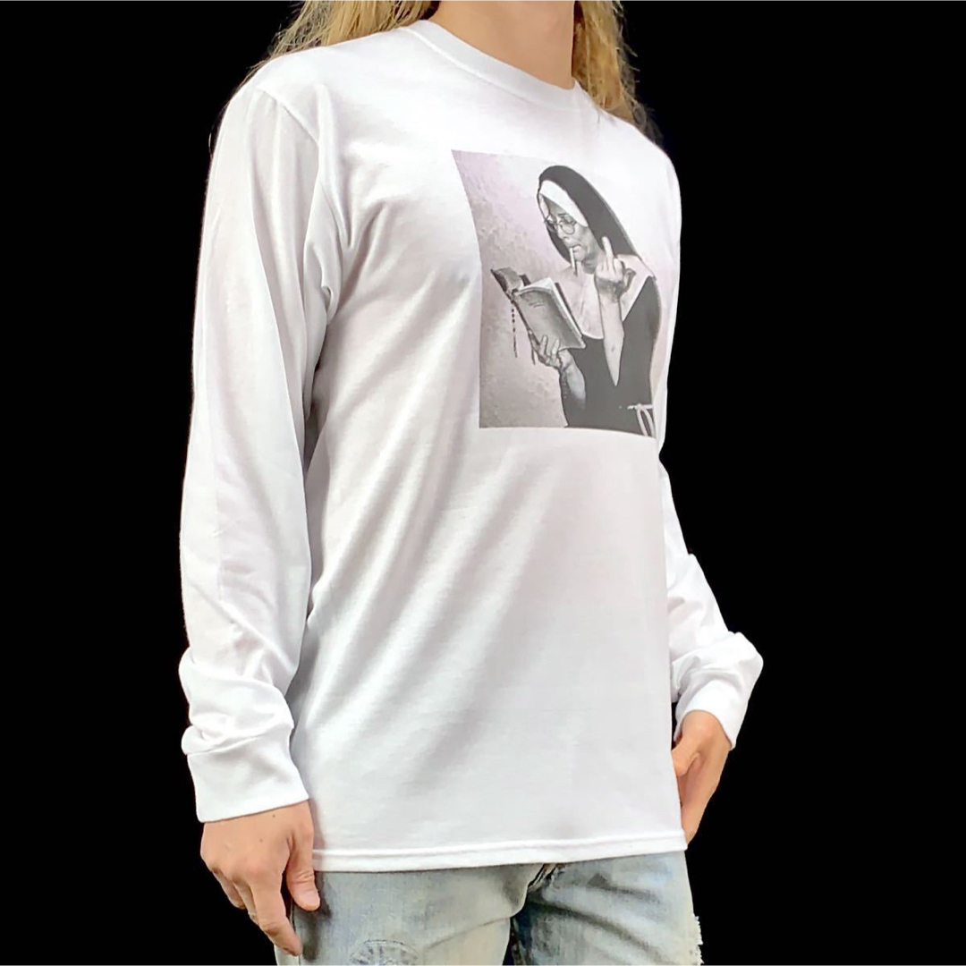 新品 FUCK YOU 中指 挑発 煙草  修道院 シスター ロンT  メンズのトップス(Tシャツ/カットソー(七分/長袖))の商品写真
