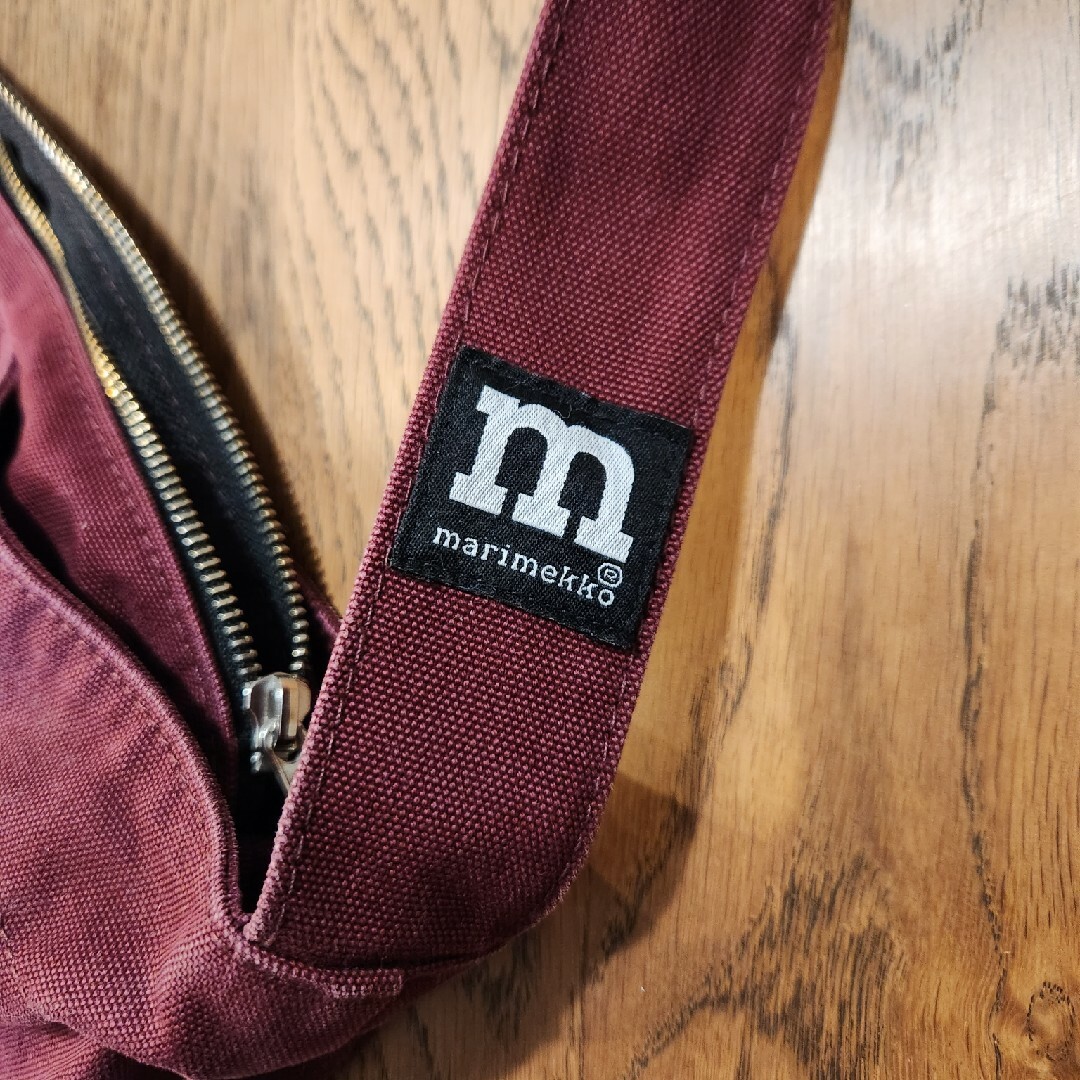 marimekko(マリメッコ)のマリメッコ　ショルダーバッグ　ボルドー レディースのバッグ(ショルダーバッグ)の商品写真