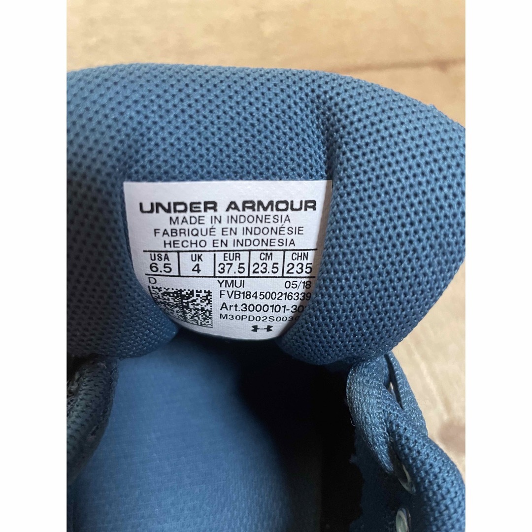 UNDER ARMOUR (アンダー アーマー )スニーカー 23,5未使用品