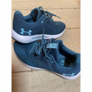 UNDER ARMOUR (アンダー アーマー )スニーカー 23,5未使用品